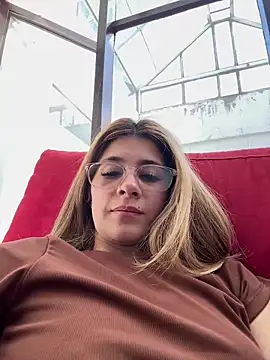 SaraRoads' Webcam Show