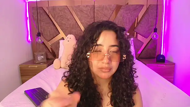 bella_swwan_'s Live XXX Chat