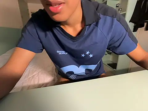Rebeu_77 Webcam Show
