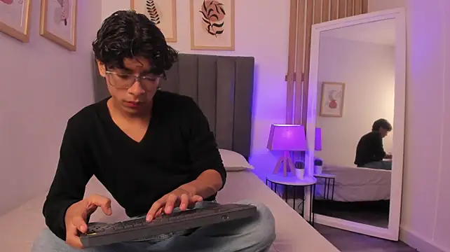 Adams__Bobby webkamerás műsora