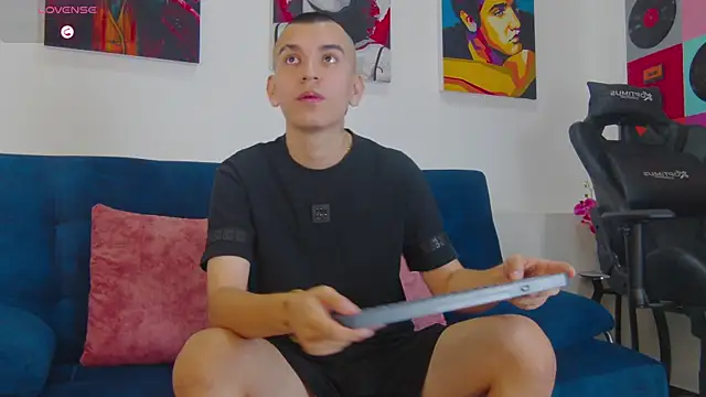 Rowan_Cley Adlı Modelin Web Kamerası Şovu