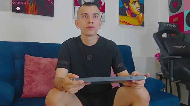 Rowan_Cley Adlı Modelin Web Kamerası Şovu