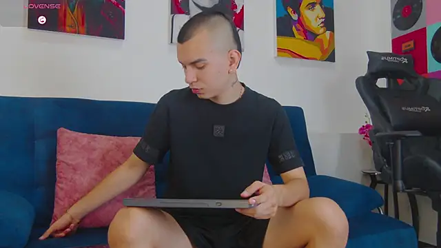 Rowan_Cley Adlı Modelin Web Kamerası Şovu