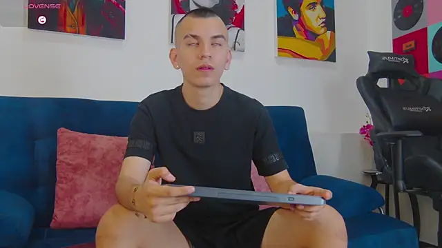 Rowan_Cley Adlı Modelin Web Kamerası Şovu