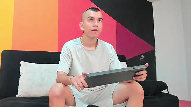 Rowan_Cley Adlı Modelin Web Kamerası Şovu
