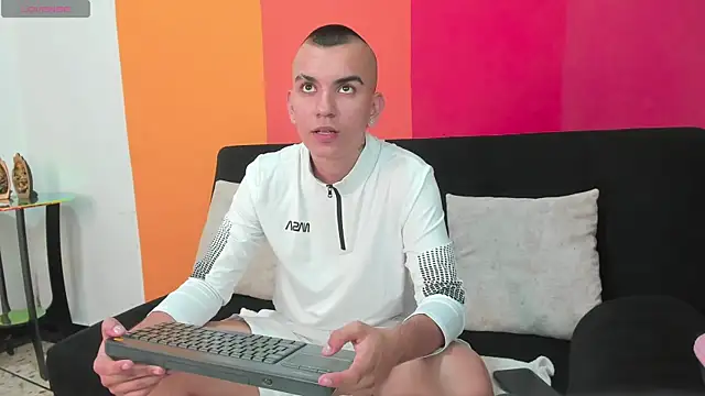 عرض كام Rowan_Cley