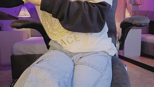 lhiamfitt10's Webcam Show
