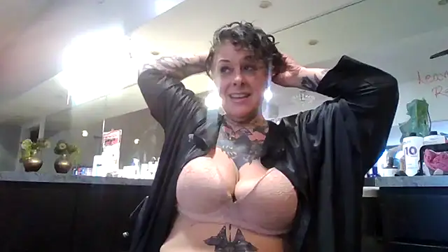 Kitty_bang's Webcam Show