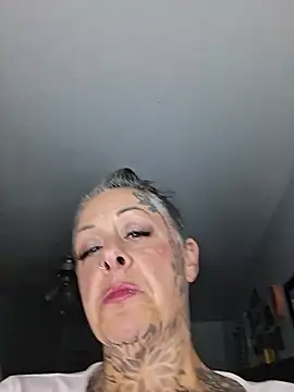 Kitty_bang Show in webcam