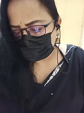 monisha_cam – Naživo chatovacia miestnosť