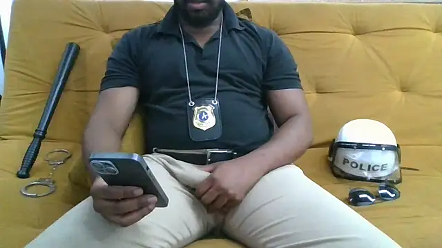 הופעת וובקאם של POLICEOFFICERTONY