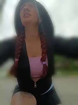 Samyra_Biker12 Show in webcam