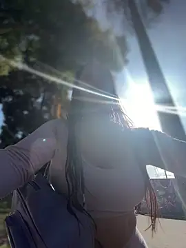 Samyra_Biker12 Show in webcam