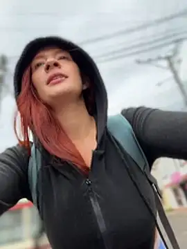 Samyra_Biker12: διαδικτυακό σόου στην κάμερα