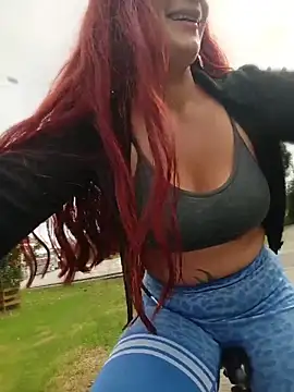 Samyra_Biker12 Adlı Modelin Canlı XXX Sohbeti
