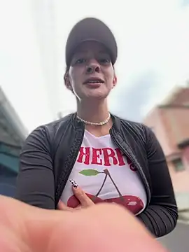 Samyra_Biker12 Show in webcam