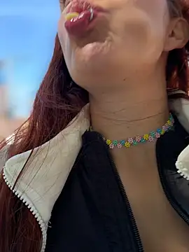 Samyra_Biker12: διαδικτυακό σόου στην κάμερα