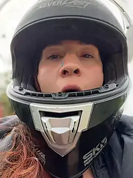 Samyra_Biker12 Show in webcam