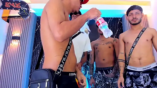 the_knights_of_the_night_: διαδικτυακό σόου στην κάμερα