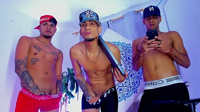 Show de the_knights_of_the_night_ na webcam
