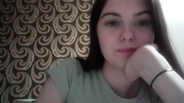 KikiAmino webcam show