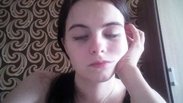 KikiAmino Adlı Modelin Canlı XXX Sohbeti