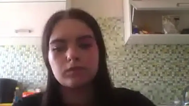 צ'אט XXX בשידור חי של KikiAmino
