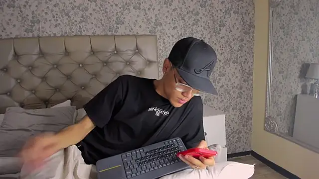 DannTaylor – webcam-show