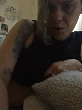 Chat +18 de larubia1215 ao vivo