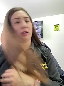 suzy-111 Show in webcam