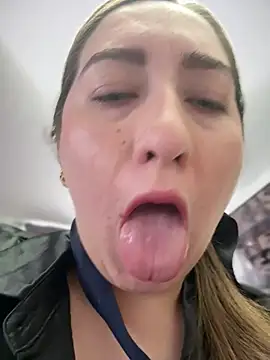 suzy-111's Webcam Show