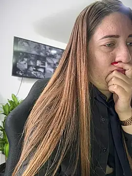 suzy-111: διαδικτυακό σόου στην κάμερα