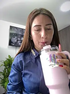 suzy-111's Webcam Show