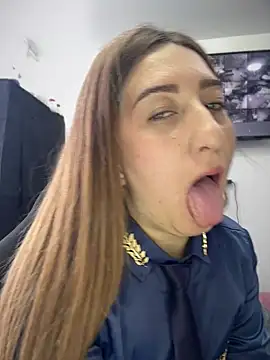 suzy-111 Show in webcam