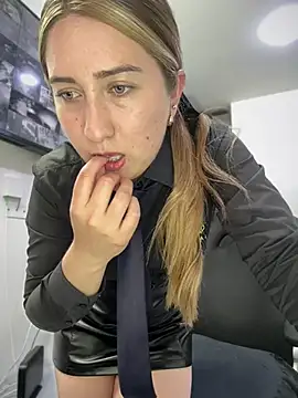 Show modela suzy-111 na web-kameri