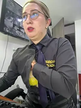 suzy-111 Show in webcam