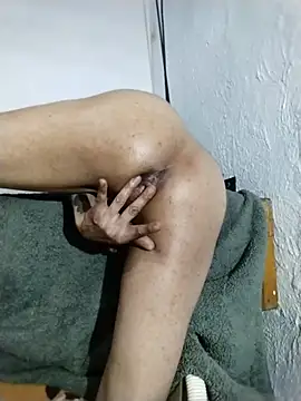 eroos_twink Show in webcam