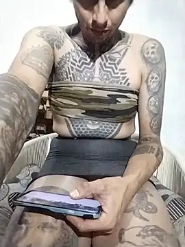 Pokazy przed kamerką – eroos_twink
