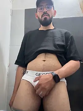 big_bearman: διαδικτυακό σόου στην κάμερα