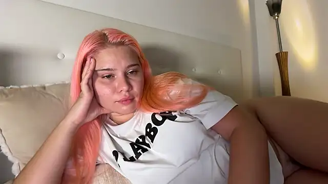 PonyChika Adlı Modelin Canlı XXX Sohbeti