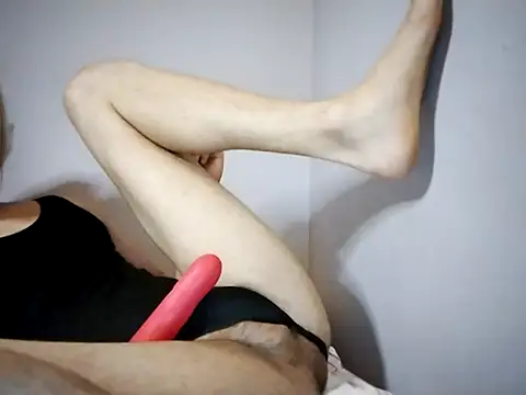 Tinaki_cross Show in webcam
