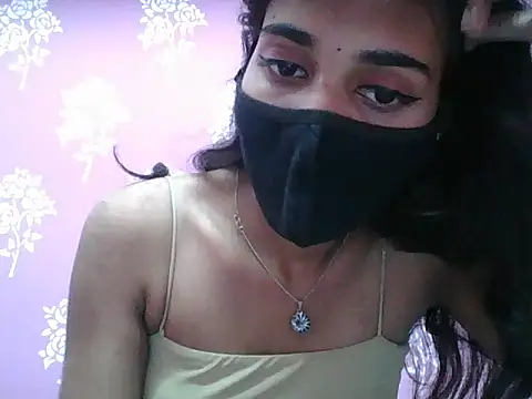 Shanaya_xo Adlı Modelin Canlı XXX Sohbeti