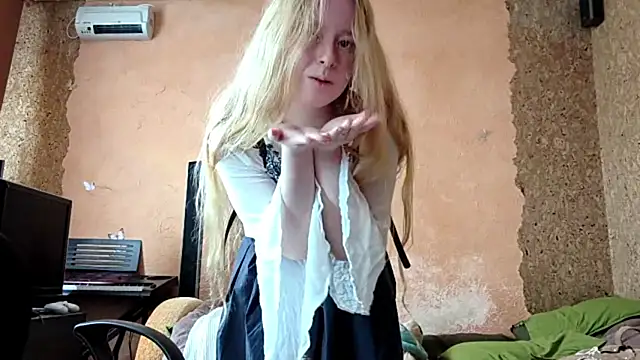 Chat +18 de KateVibe_01 ao vivo
