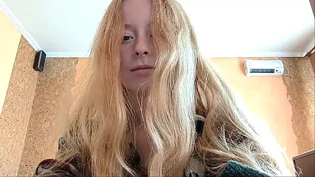 Chat +18 de KateVibe_01 ao vivo