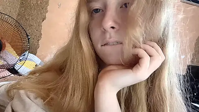 KateVibe_01 Adlı Modelin Canlı Sohbet Odası