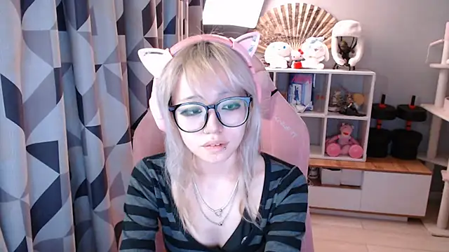 XXX chat uživo modela SaxonDibs