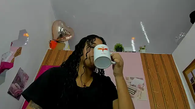 Chat XXX ao vivo de EllyBloom