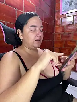 Fresita-12's Live XXX Chat