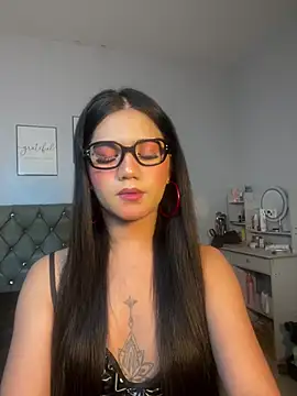 JassmineLove: διαδικτυακό σόου στην κάμερα
