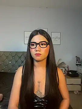 Show modela JassmineLove na web-kameri